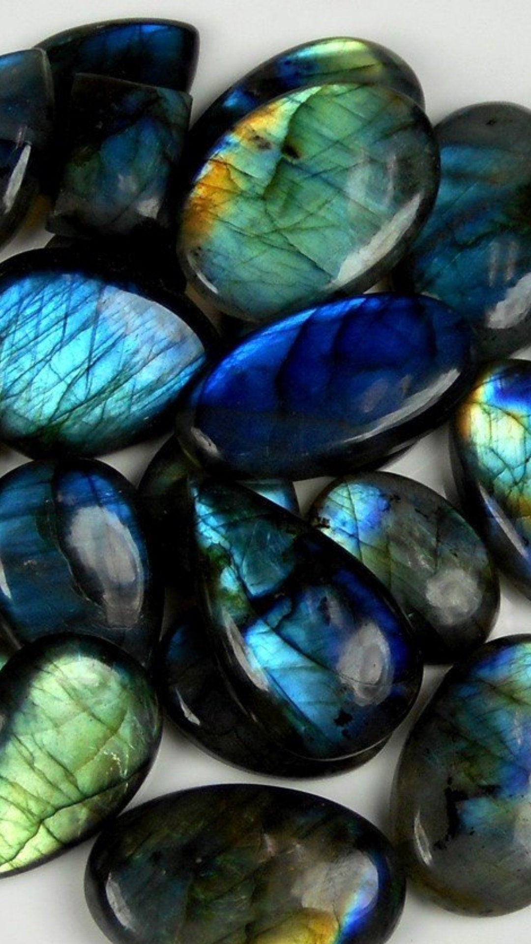 Labradorite helps you with awakening to the magic within, help from unexpected sources. Use this beautiful wall paper as your background on your phone,