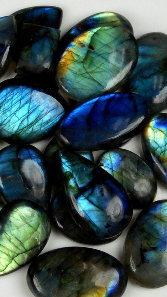 Labradorite helps you with awakening to the magic within, help from unexpected sources. Use this beautiful wall paper as your background on your phone,